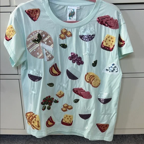 NWOT Queen of Sparkles wine and cheese t shirt XS - Picture 1 of 3